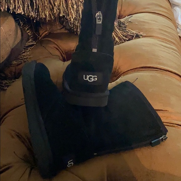 UGG - Picture 3 of 4
